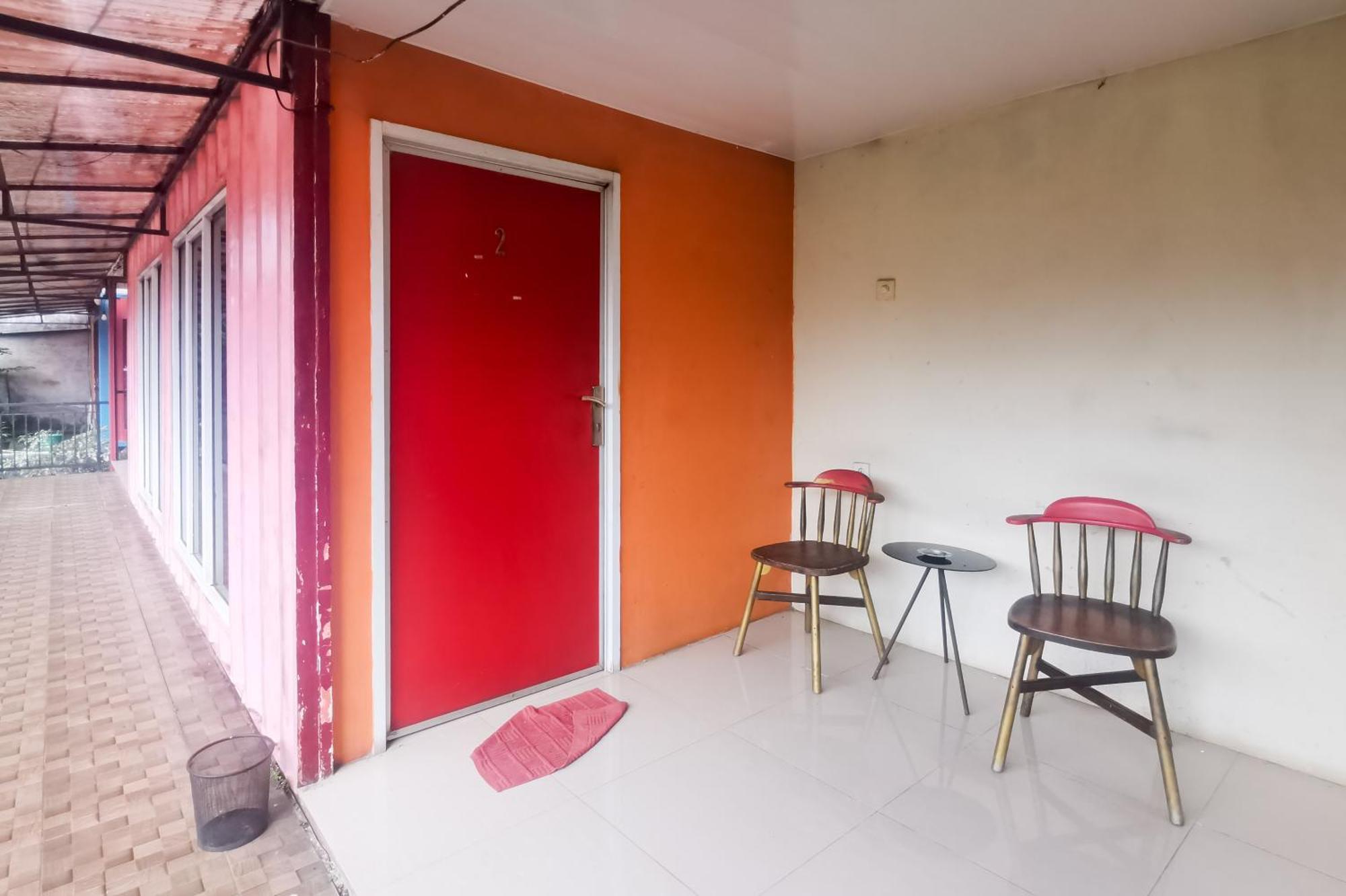 Hotel Container Inn Mitra Reddoorz Gadok Kültér fotó