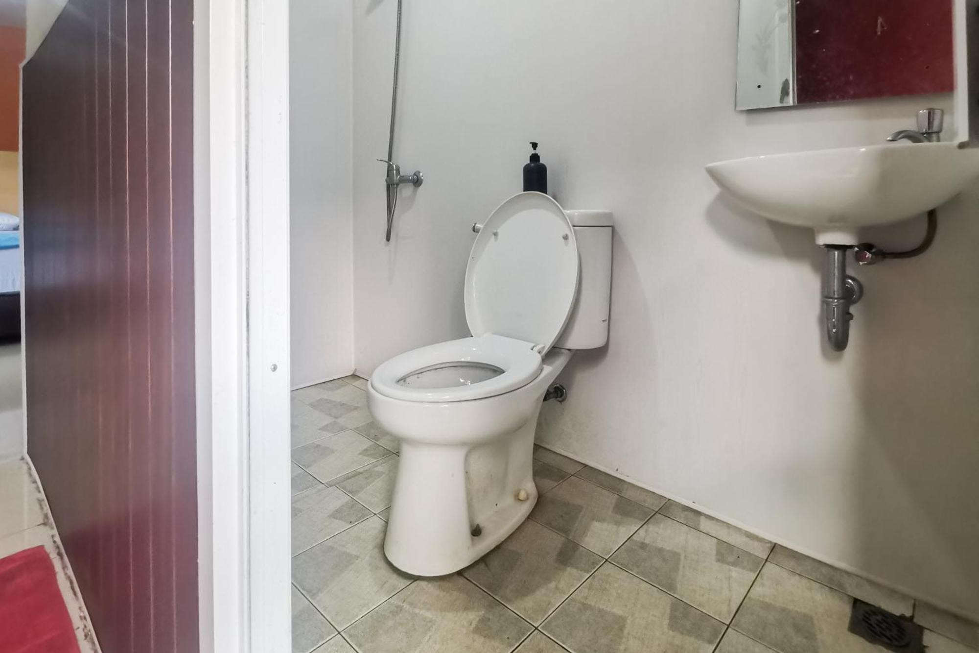 Hotel Container Inn Mitra Reddoorz Gadok Kültér fotó