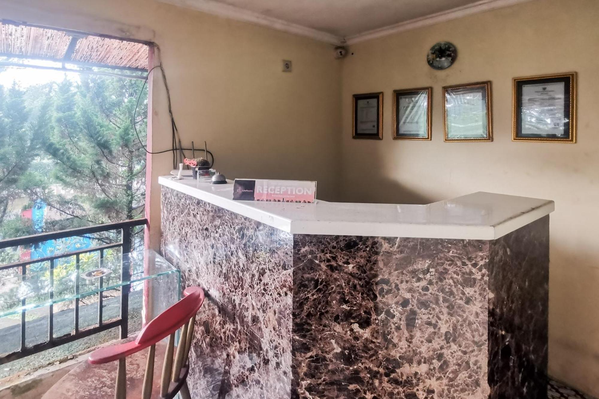 Hotel Container Inn Mitra Reddoorz Gadok Kültér fotó